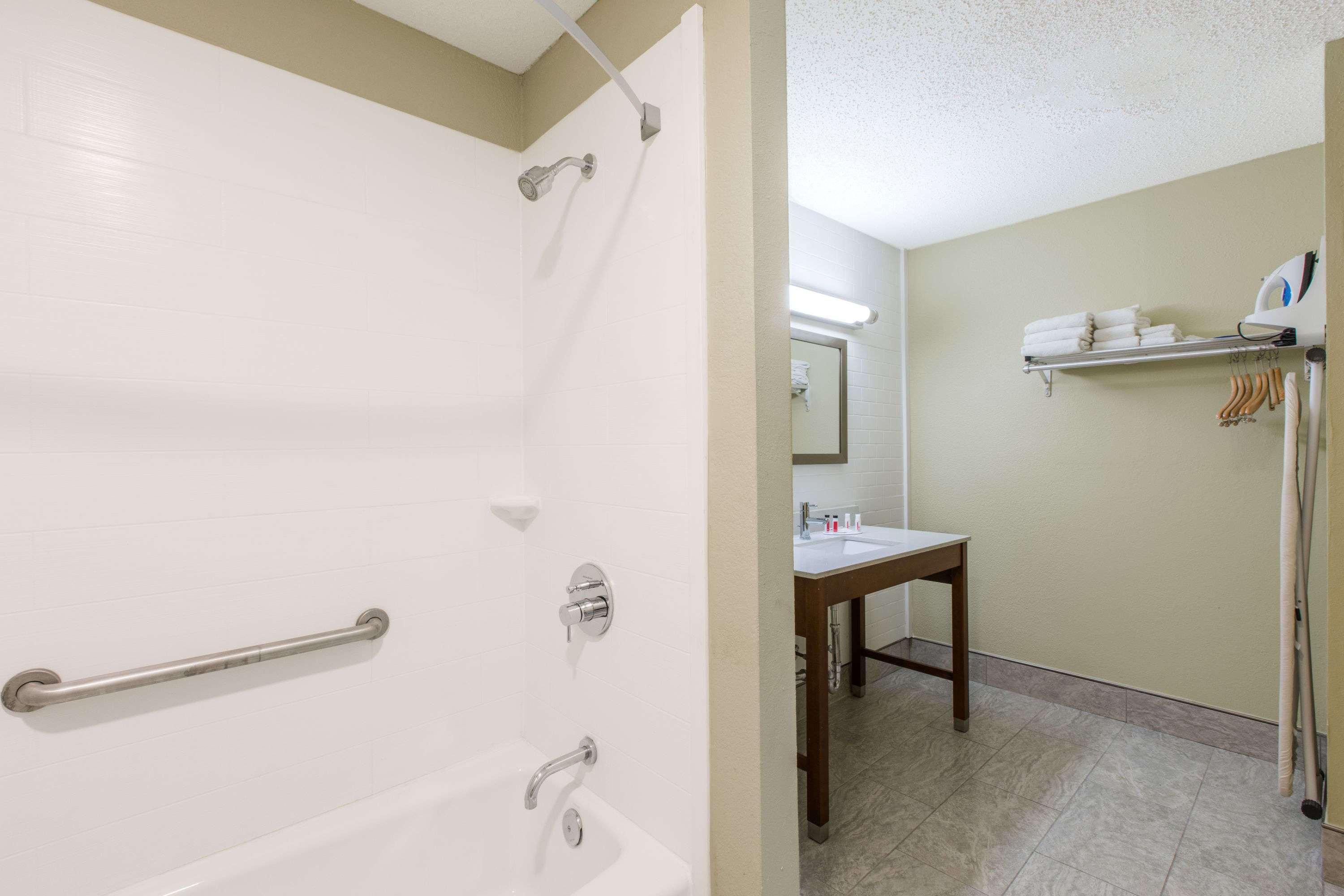 Days Inn & Suites Big Spring Ngoại thất bức ảnh