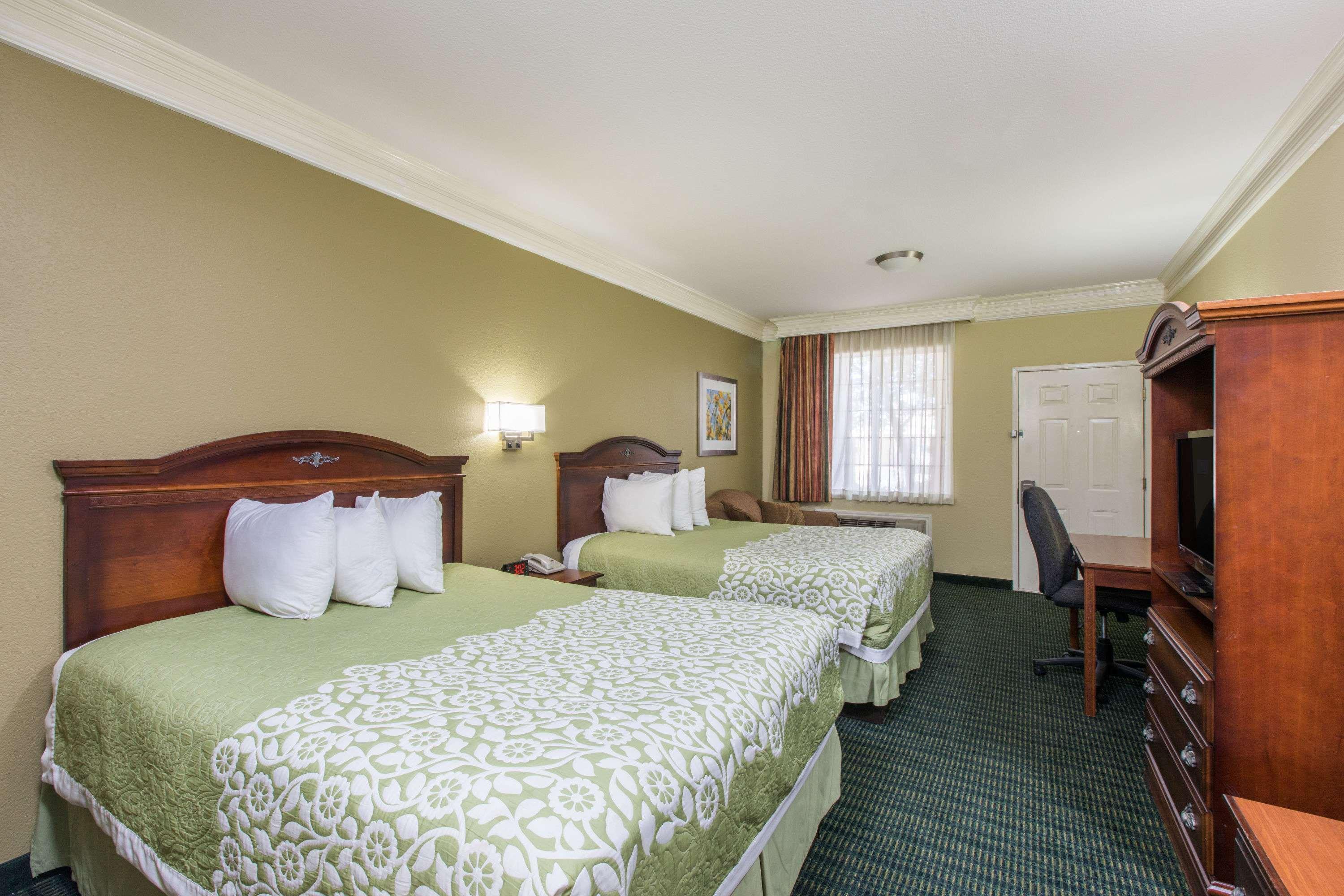 Days Inn & Suites Big Spring Ngoại thất bức ảnh